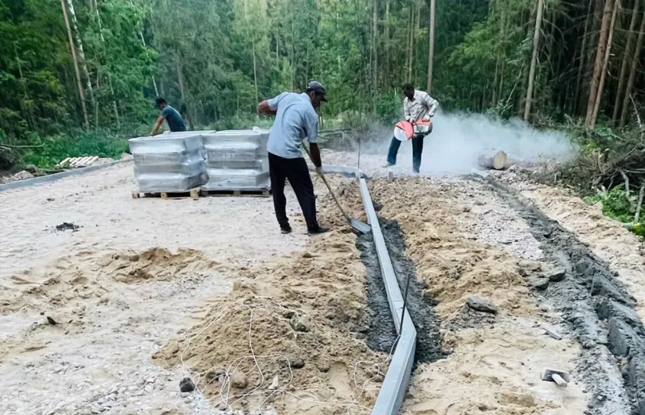 Установка бордюров для дорог, тротуаров и площадок